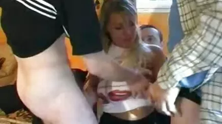 Kız erkeklerle evli amatör porno seks yaptı