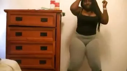Dizlerinin amatör çekim porno izle üzerinde saç, siyah