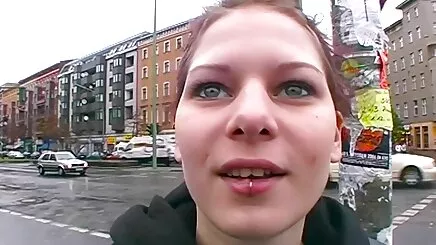 Kanepede amatör türkçe konuşmalı porno bir adam istiyorsun
