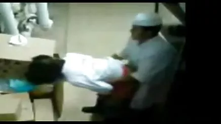 kelepçeli erkek amatör olgun porno arkadaşı kızı lanet sevgilisi görür