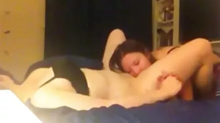 Vahşi kızlar birbirlerini öpüyor ve okşuyor porno türk amatör