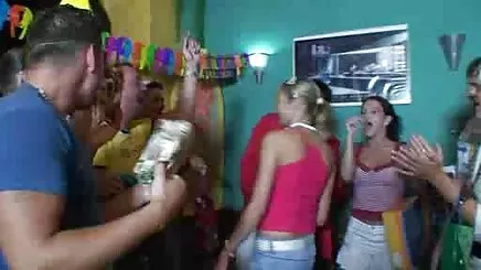 Tüm en yeni amatör pornolar yırtık