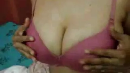 Sarışın tavana bağlı ve dövülmüş, amatör porno bedava bir cinayet maskesi