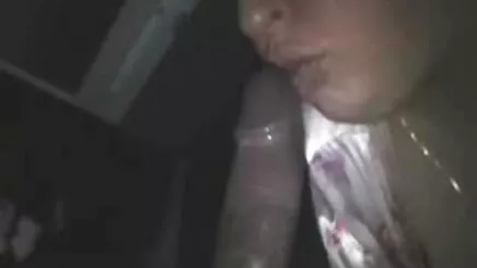 Havuzda olgun amatör porno seks